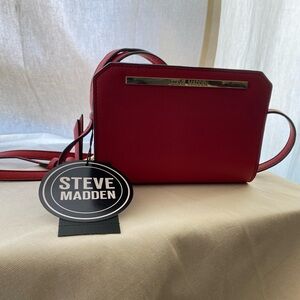 Steve Madden Crimson Bkarlee
